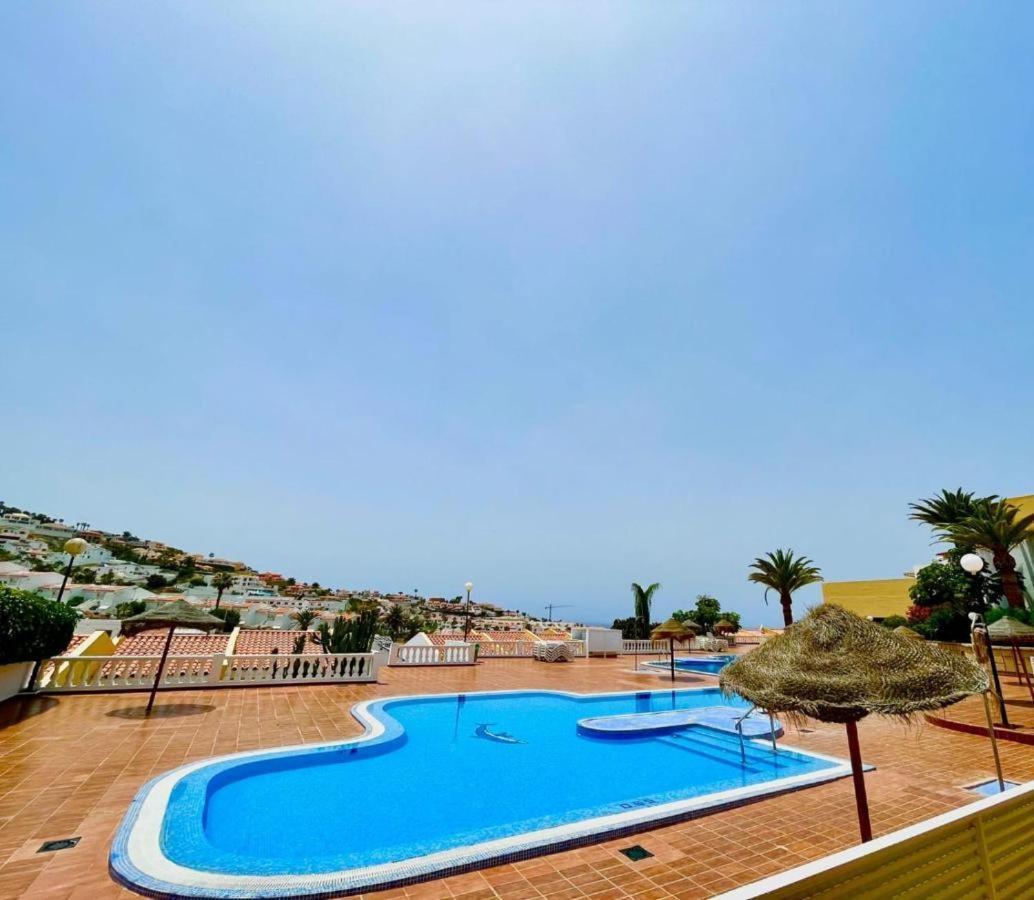 Las Brisas Holiday Адехе Экстерьер фото